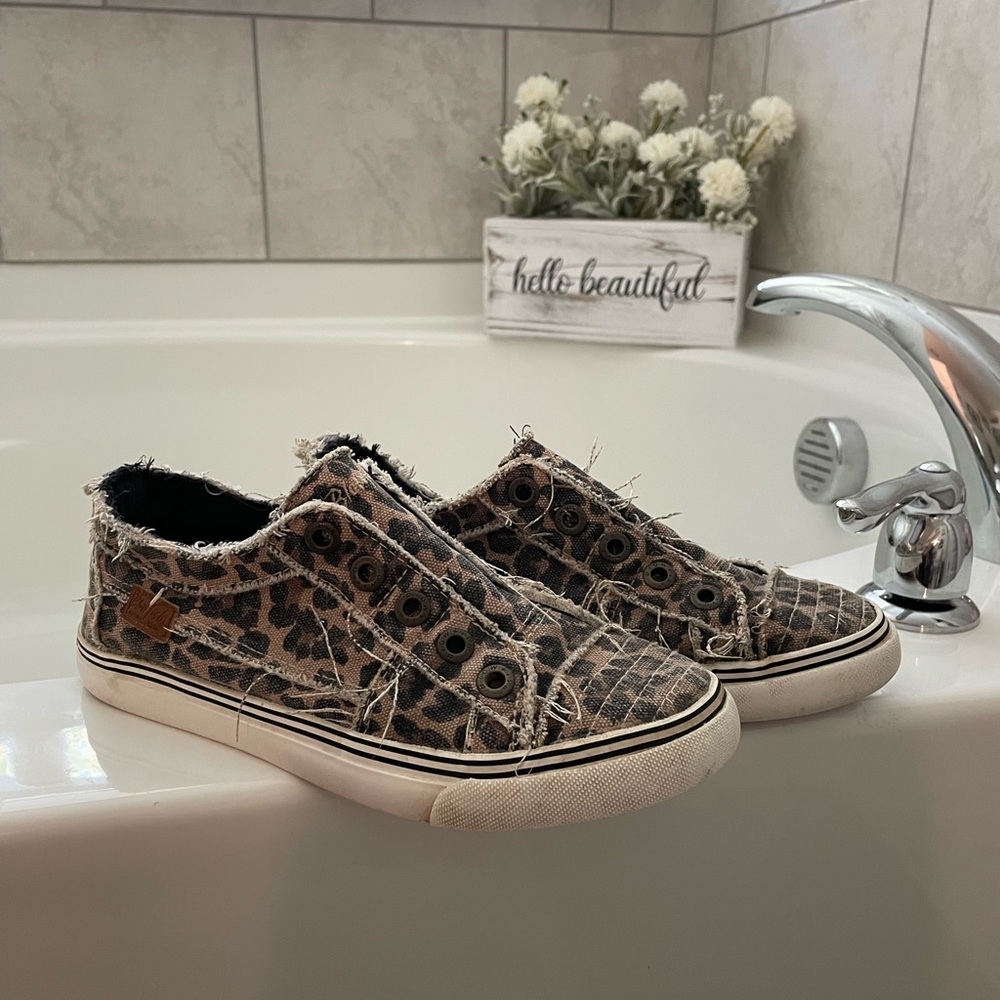 Blowfish leopard print girls slip on size 5Y